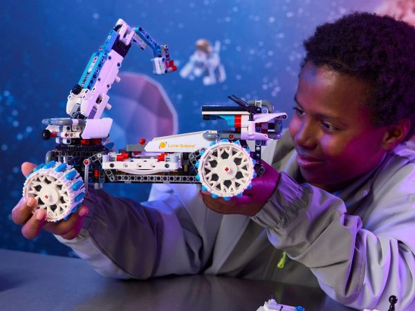 Lego 42211 c