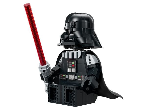 Сглобена голяма екшън фигура Дарт Вейдър от LEGO 75461 с червен светлинен меч и текстилно наметало 2