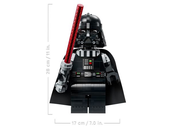 Близък план на детайлния шлем и броня на LEGO Star Wars 75461 Darth Vader в мащабно увеличен размер