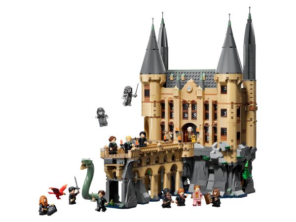 Сглобен модел на LEGO Harry Potter 76473 Замъкът Хогуортс Източно крило с кули и архитектурни детайли