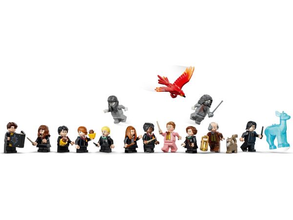  Снимка на тринадесетте оригинални ЛЕГО минифигурки от комплекта LEGO Harry Potter 76473 Замъкът Хогуортс Източно крило