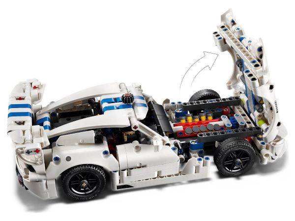 Реалистичен работещ V10 двигател с движещи се бутала на LEGO Technic 42234 Dodge Viper
