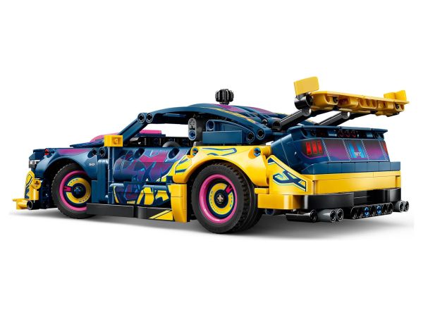 Задна страна на сглобената хиперкола LEGO Technic 42236 Aston Martin Valkyrie от Get7.eu