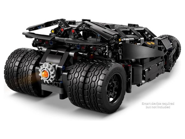 Задна страна на сглобения LEGO Technic 42239 Батмобил Тумблер с масивни гуми и реактивна дюза