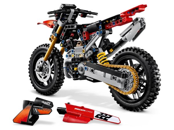 Задна страна на модела LEGO 42238 Ducati с ауспух и състезателен номер 222
