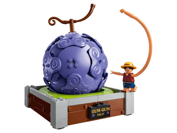 Сглобен модел на Дяволския плод на Луфи LEGO ONE PIECE 75647 върху черна поставка
